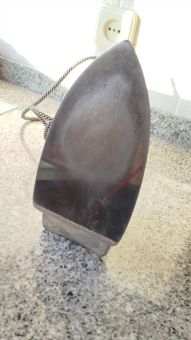 Ferro de engomar Morphy Richards antigo