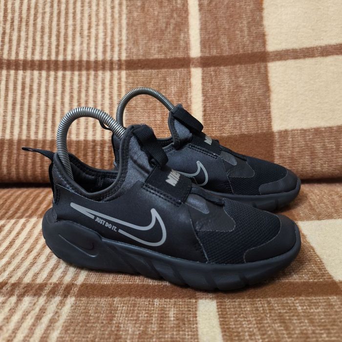 Оригінальні дитячі спортивні кросівки Nike на липучці 33р