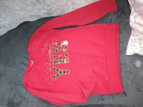 Czerwony sweter rozmiar 134/140.
