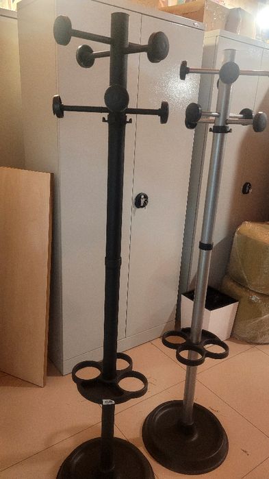 Вішалка напольна металева