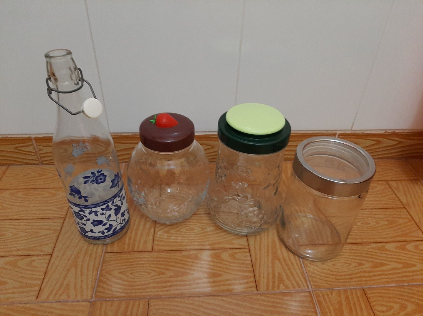Conjunto de frascos e garrafa de cozinha