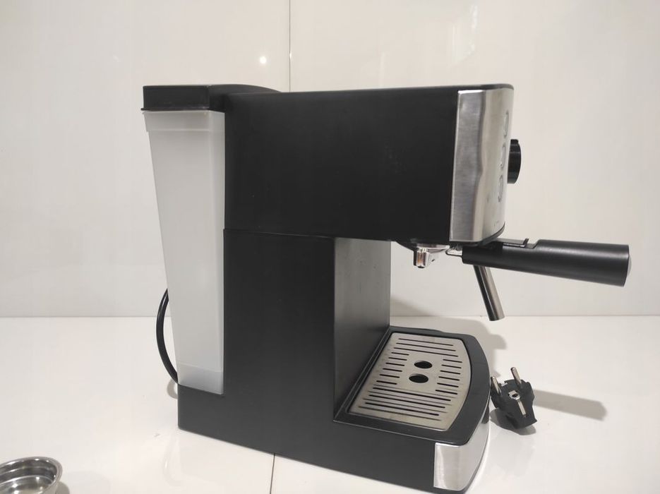 Kolbowy ekspres ciśnieniowy Ufesa Ce7240, 850 W srebrny/szary