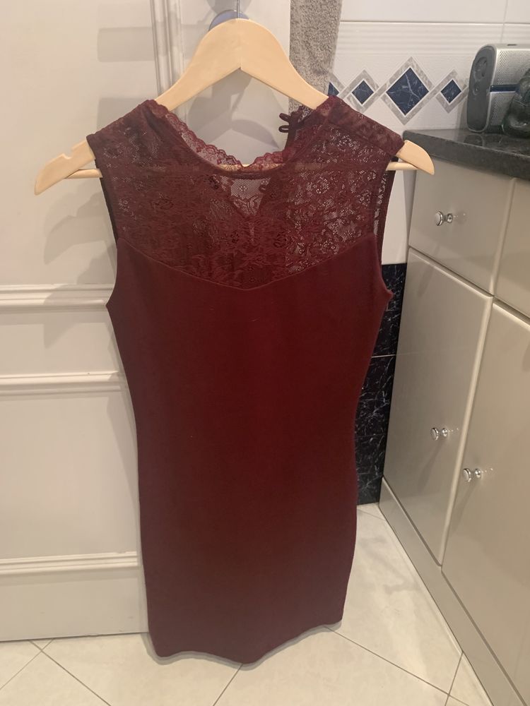 Vestido vermelho (bordeaux) com renda  da  zara no Tamanho S