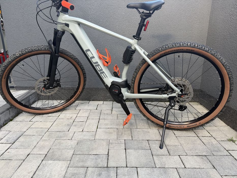 Rower CUBE JAK NOWY Elektryczny reaction hybrid race 625 lunar