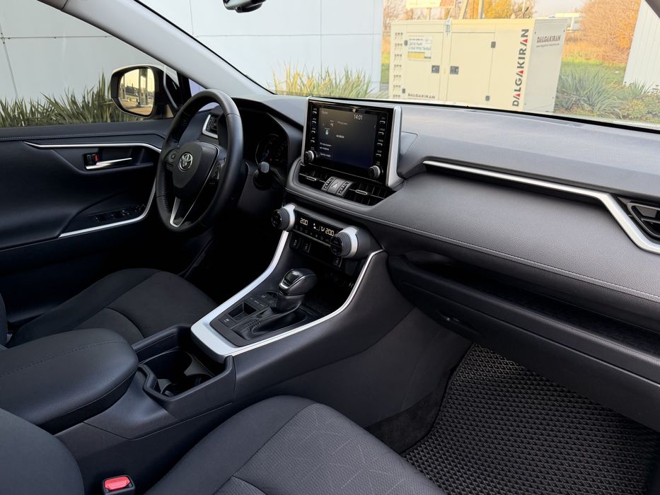 Toyota RAV4 Hybrid 2020 Official