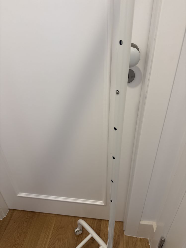 Charriot branco , extensivel e com rodas