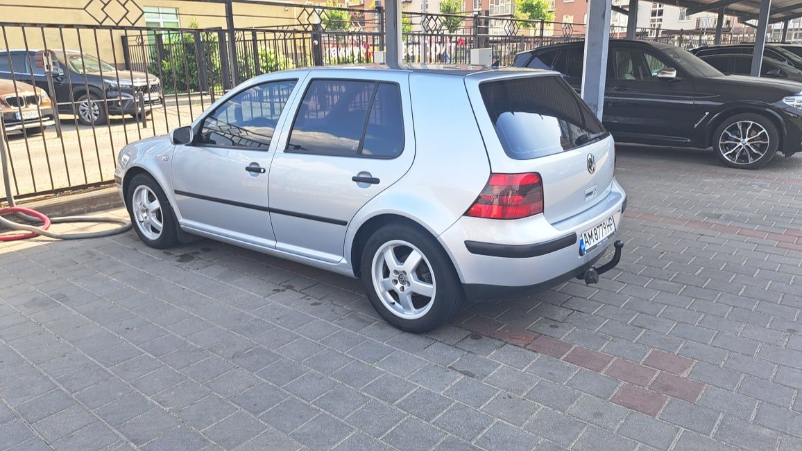 Гольф 4  2002  1.9д