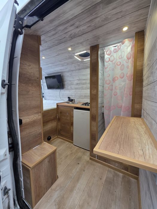 Kamper całoroczny Master prysznic ogrzewanie solary Lodówka campervan