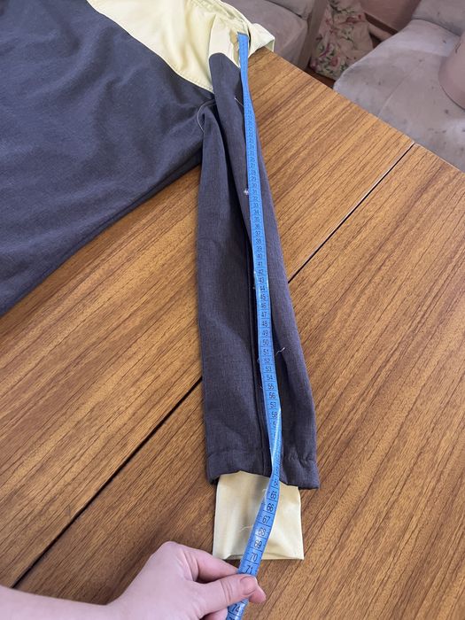 Фірмова куртка ветровка