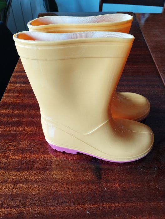 Galochas de menina amarelas