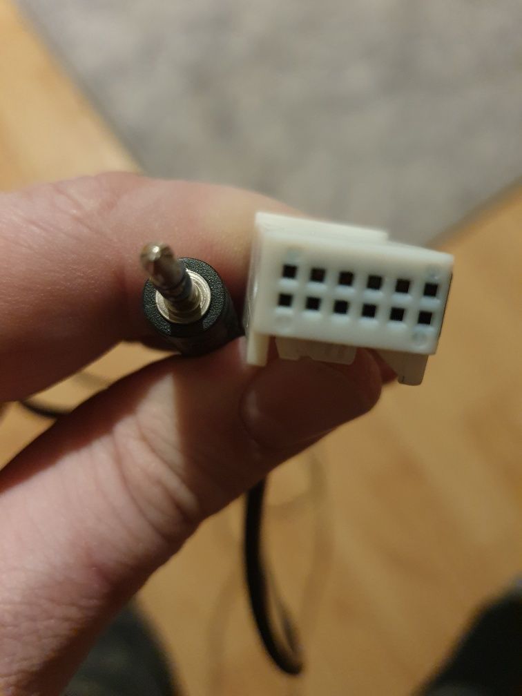 Adapter AUX 12 pin audi.