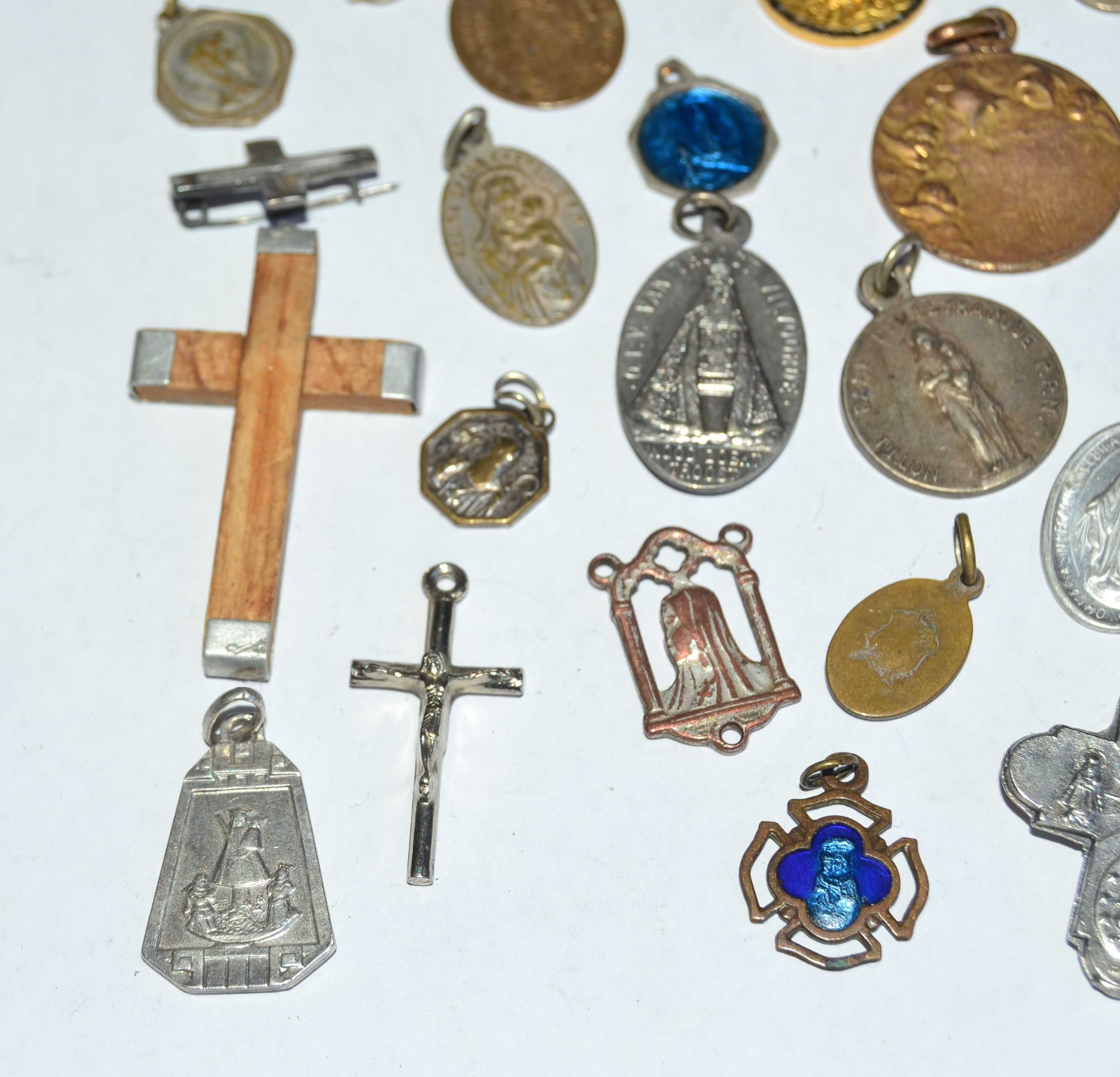 Lote de Pendentes e Medalhas Religiosas
