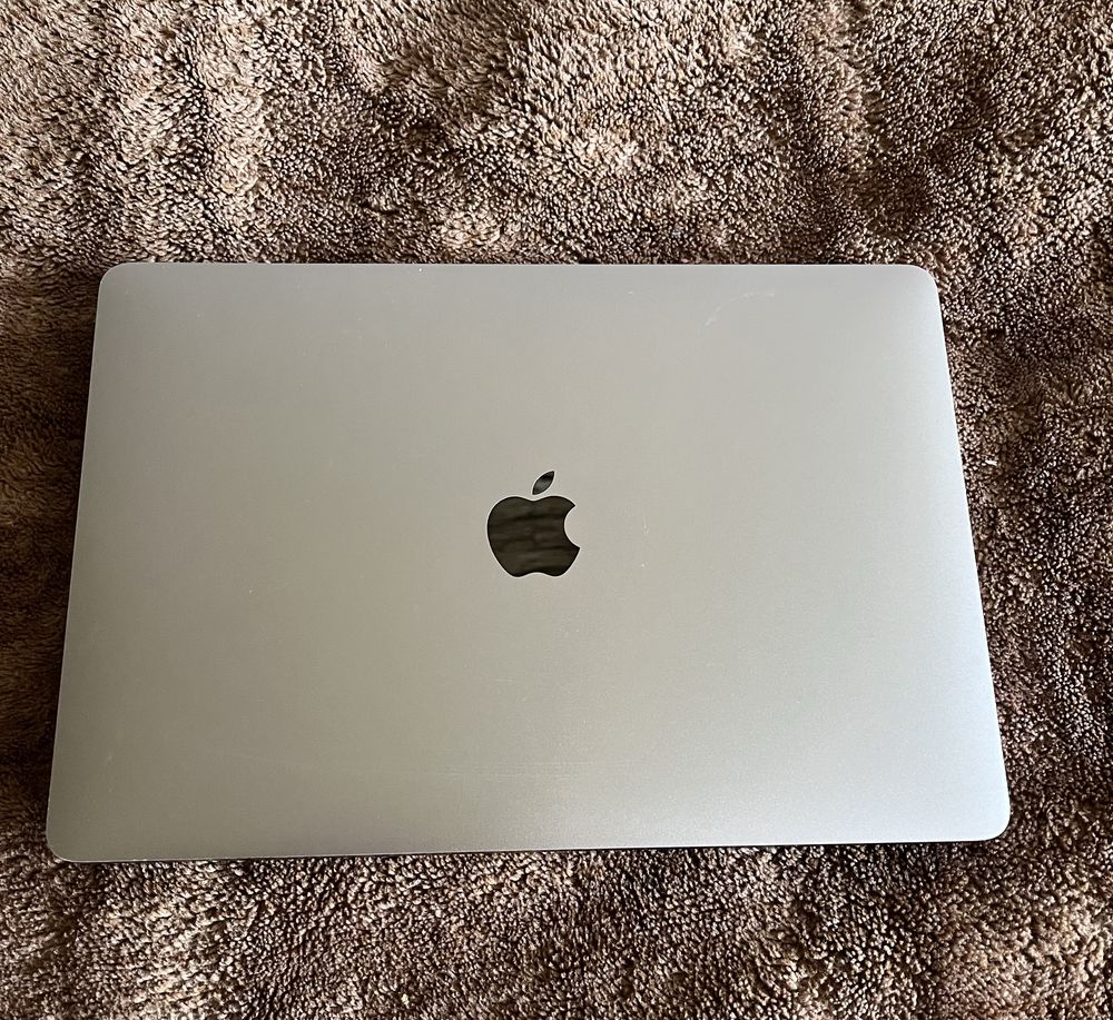 Macbook pro 16/256 2017