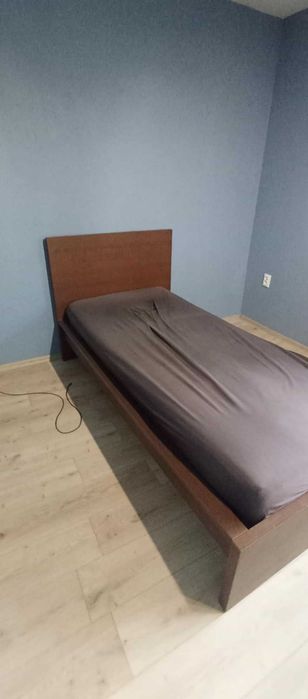 Łóżko IKEA MALM 210x90cm drewnianie ze stelażem i materacem.
