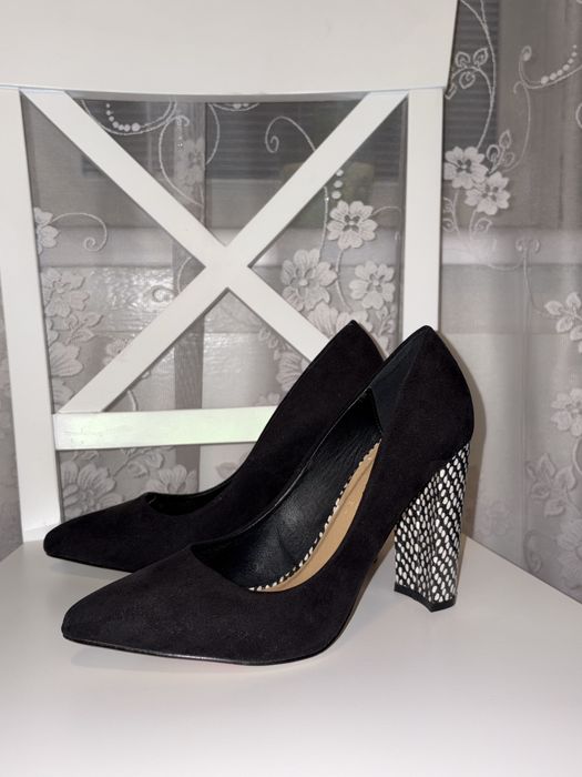 Жіночі туфлі замша чорні