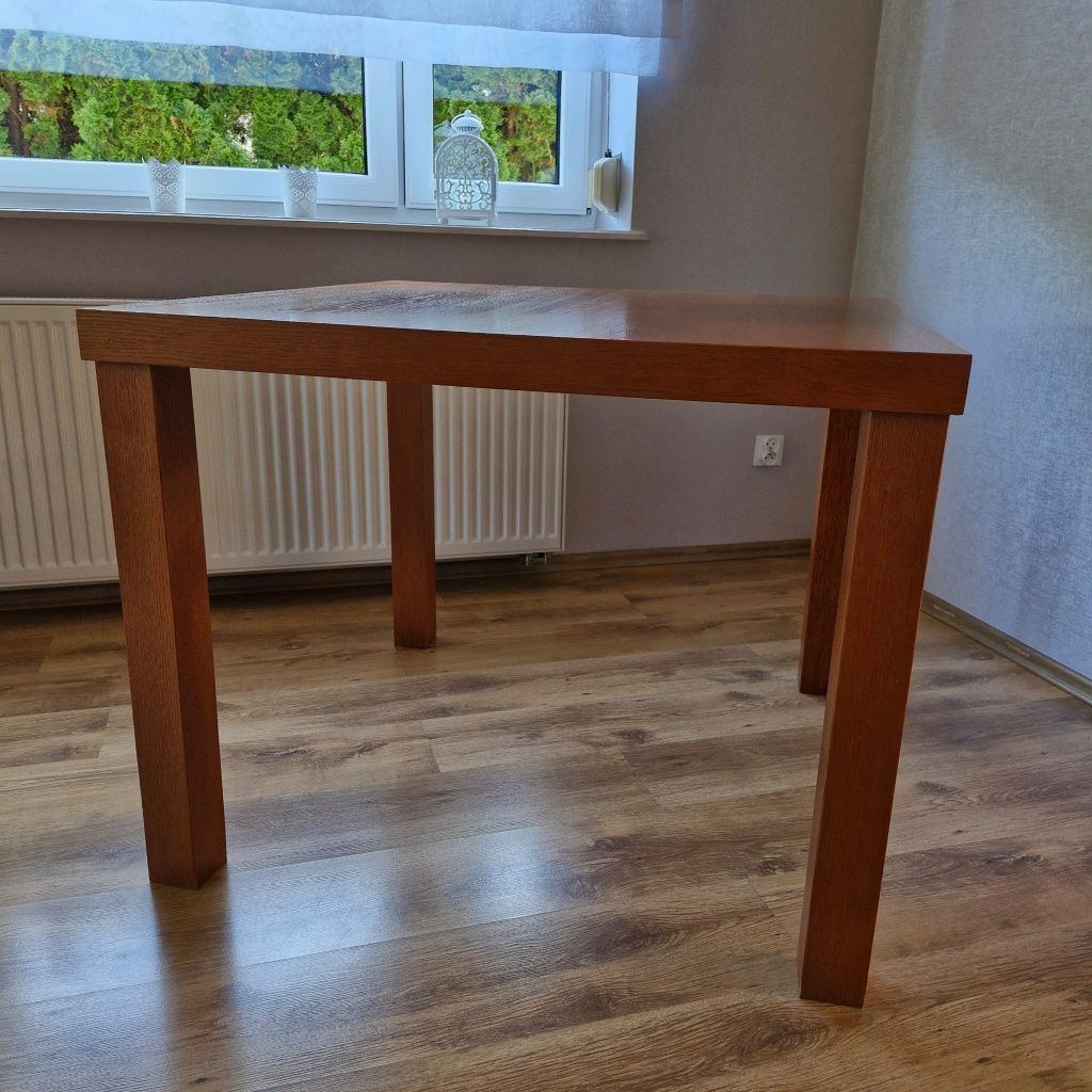 Stół z płyty fornirowanej dębem