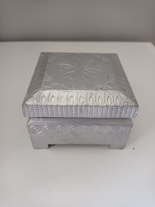 Drewniana szkatułka