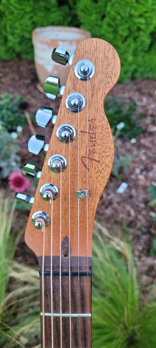Fender Acoustasonic Telecaster  bialy wyprzedaż instrumentów.