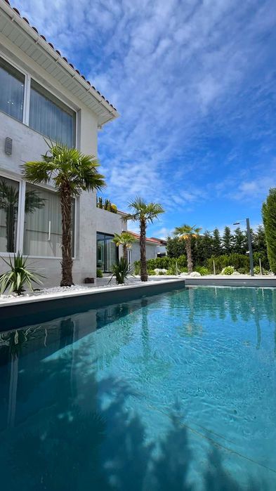 Продам дом в Совиньоне с бассейном