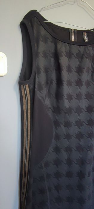 Sukienka ołówkowa sportowa MarcCain