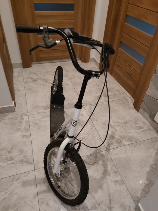 Hulajnoga z pompowanymi kołami