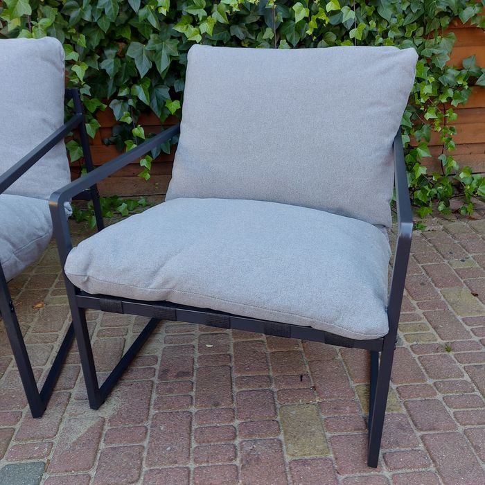 Zestaw sofa ,dwa fotele stolik.