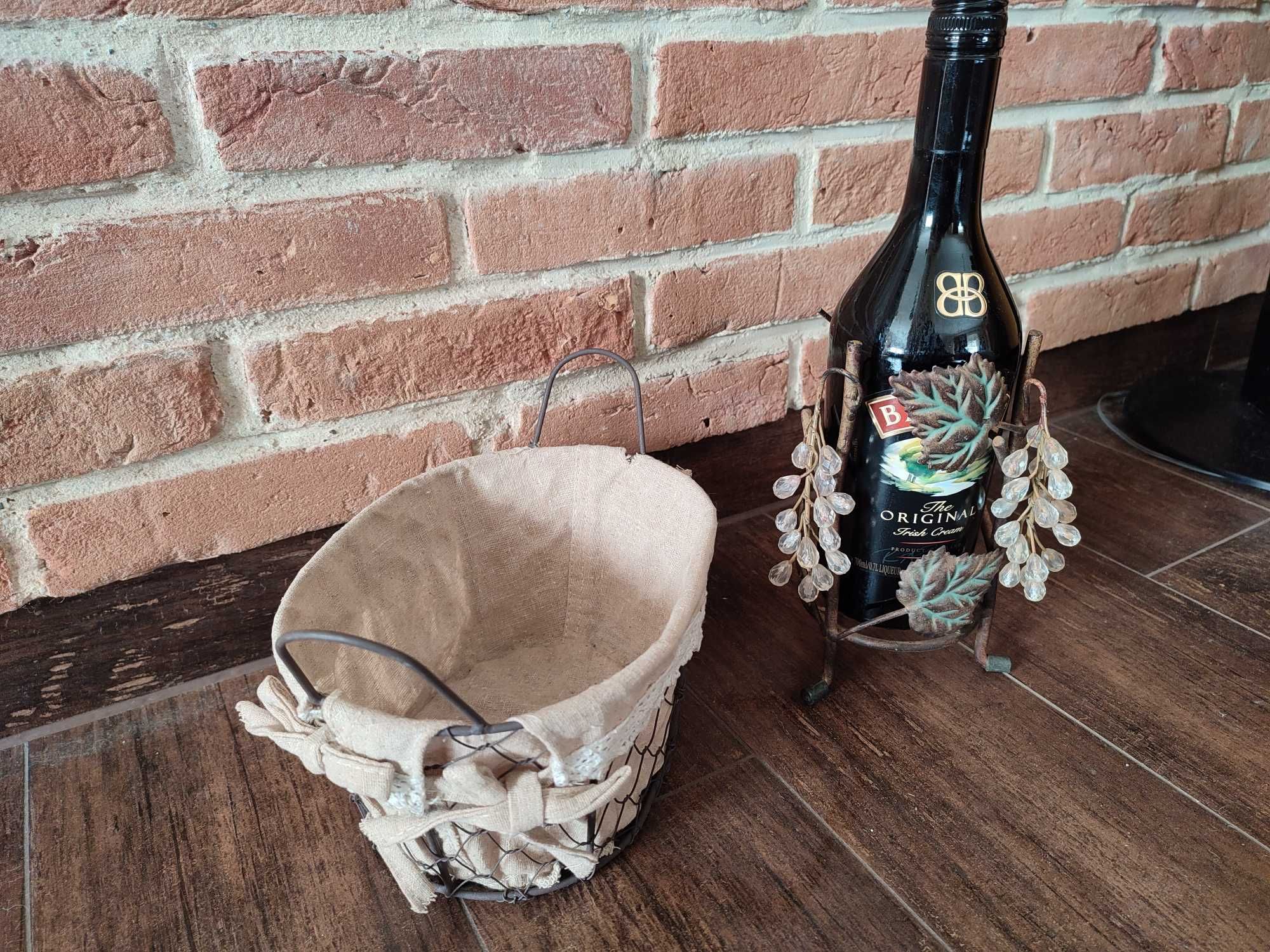 Komplet: ozdobny stojak na wino i koszyczek