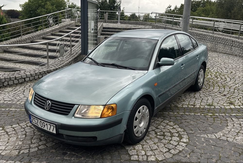 Volkswagen Passat B5 1997r 1.6 benzyna 101 km, Hak, Climatronic