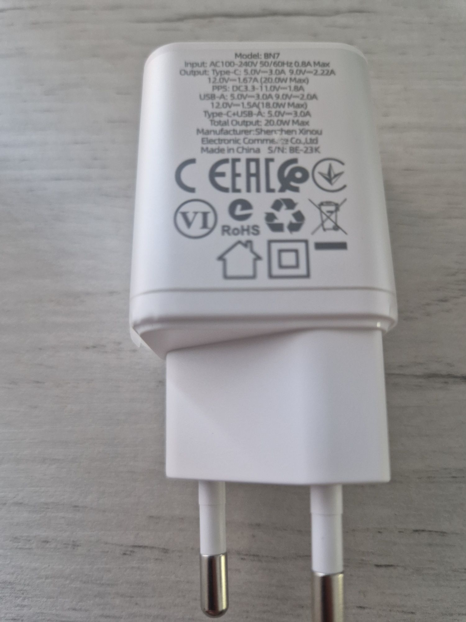 Ładowarka sieciowa BN6 Field - Typ C - QC 3.0 PD 20W  kablem typ C - C