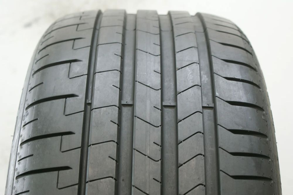 235/40R19 PIRELLI P ZERO PZ4 ELECT , 7mm 2024r B1923