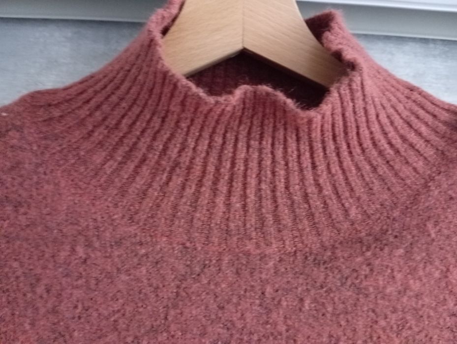 Sweter burgundowy