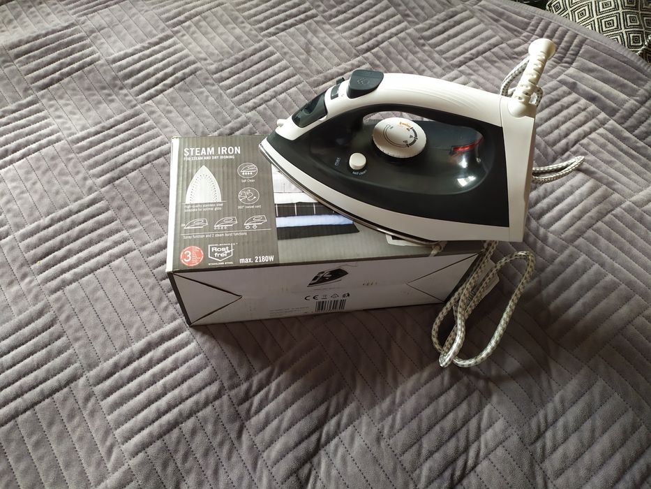 Nowe żelazko Steam Iron BL DB 1800 B2