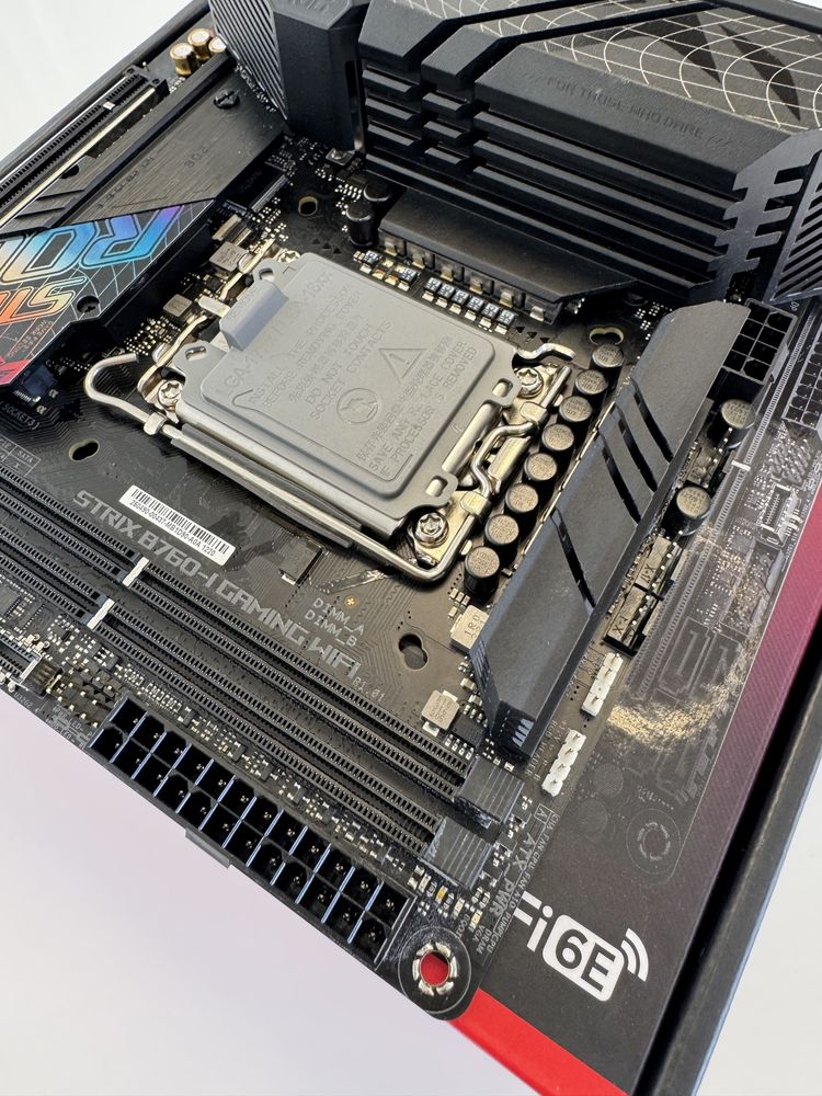 Płyta główna Mini ITX ASUS STRIX B760-I Gaming Wifi