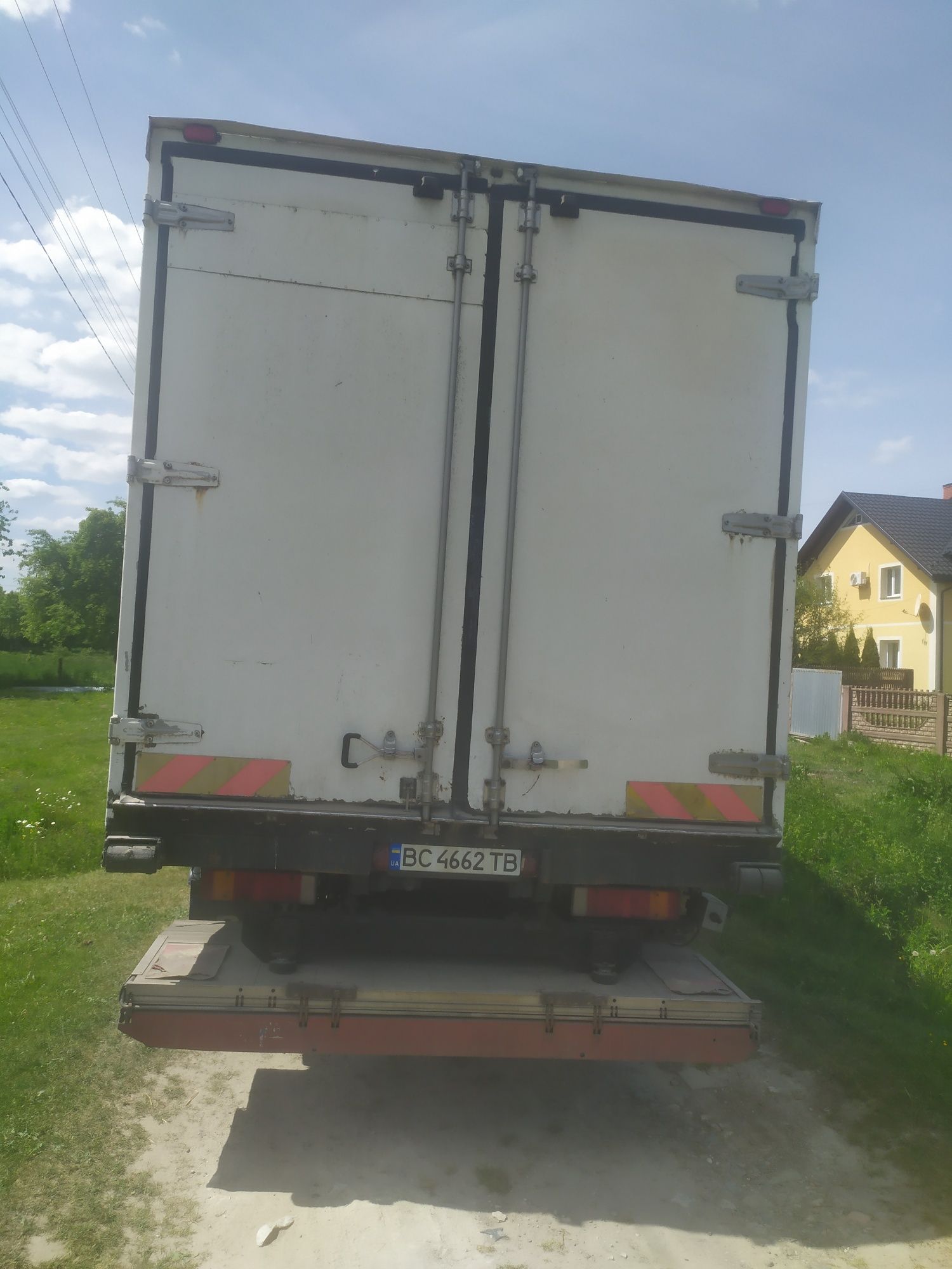 Продам вантажне авто DAF 75320