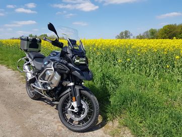 Odkryj Przygodę na Dwóch Kółkach! Wynajmij Motocykl BMW R1250 GS Adv