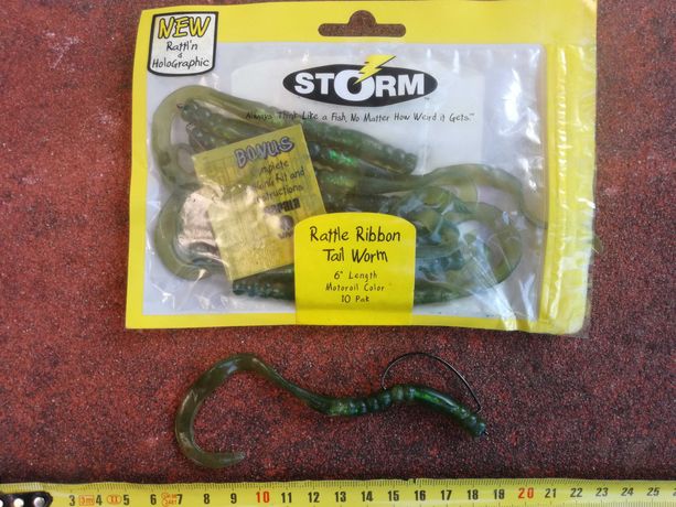 gumy Twistery z USA Storm Rattle Ribbon Tail Worm. 10szt. nr6,motoroil