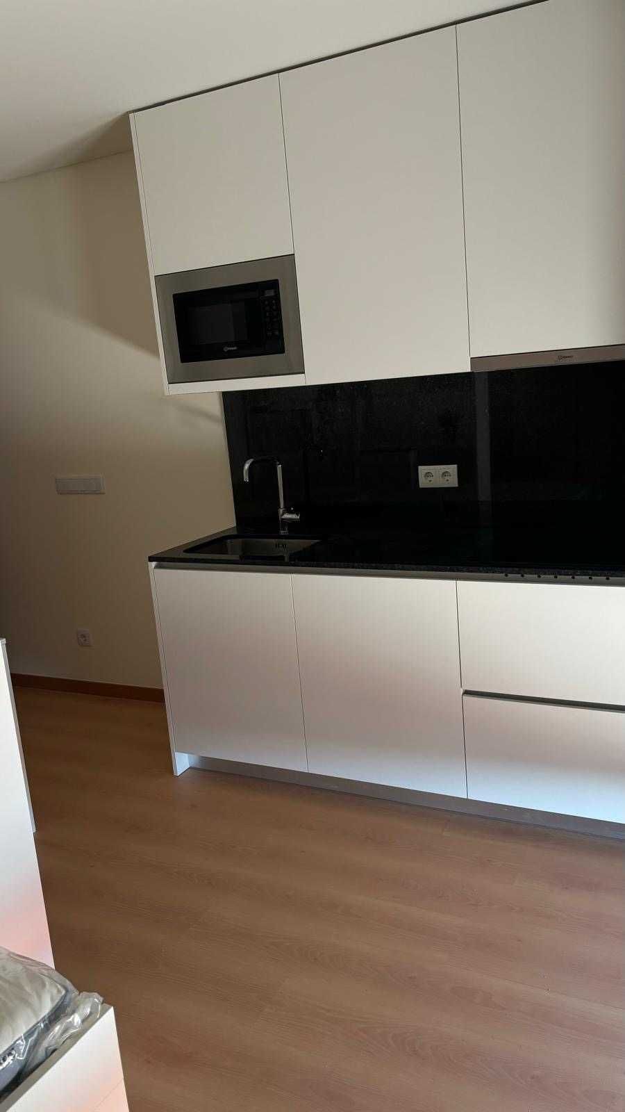 Arrendamento residencial de Estúdio T0 em rua Padre Costa, 465