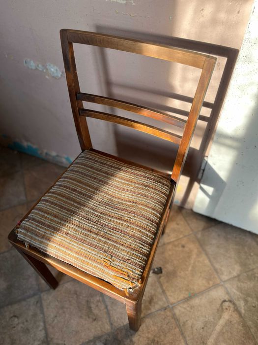 Różne stare krzesla, antyk, vintage