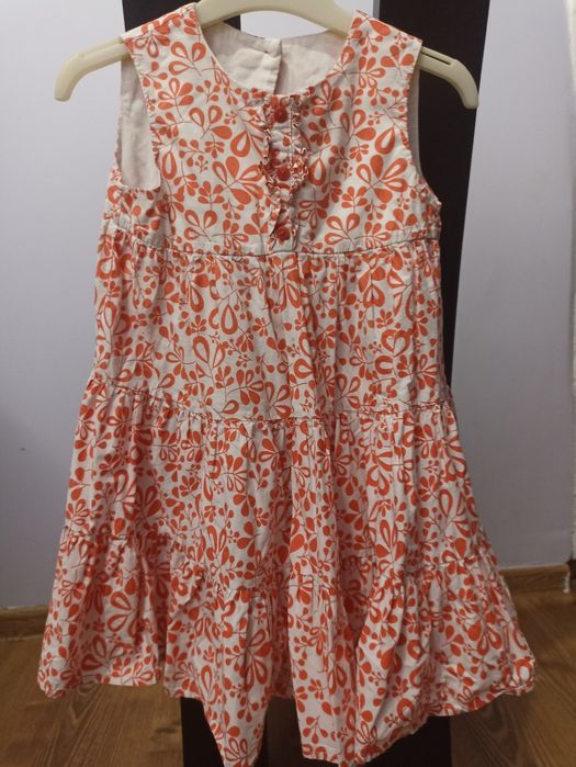 Letnia sukienka w pomarańczowe kwiaty