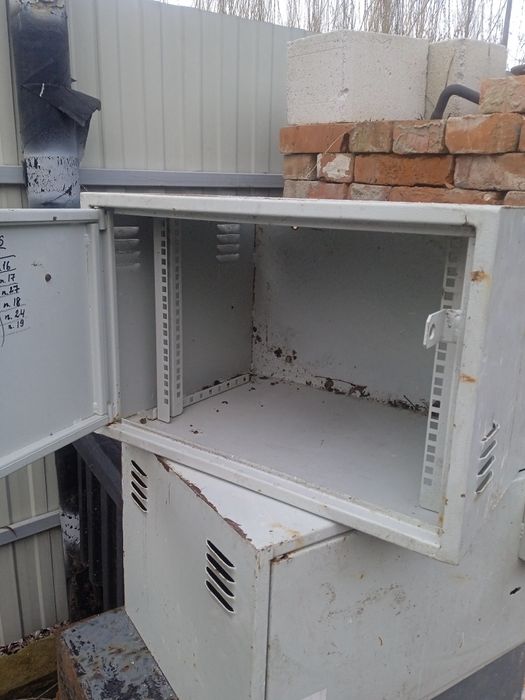 Ящик металический .Хорошо подойдет для грузовика под інструмент.