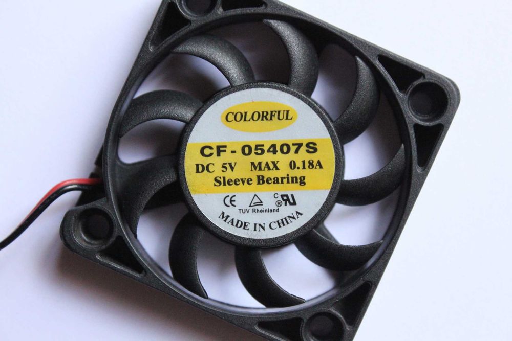 Маленький Кулер «COLORFUL» CF-05407S DC 5V MAX 0.18A Sleeve Bearing