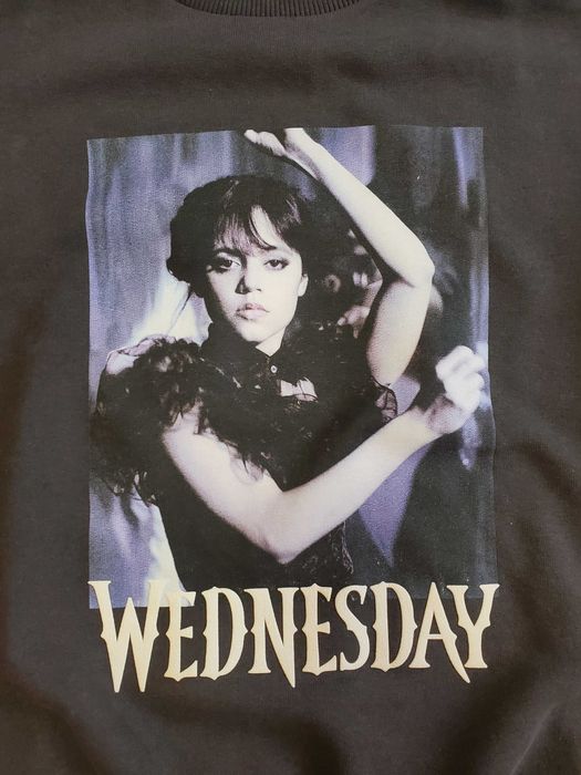 Стильний світшот Wednesday з культовим дизайном.