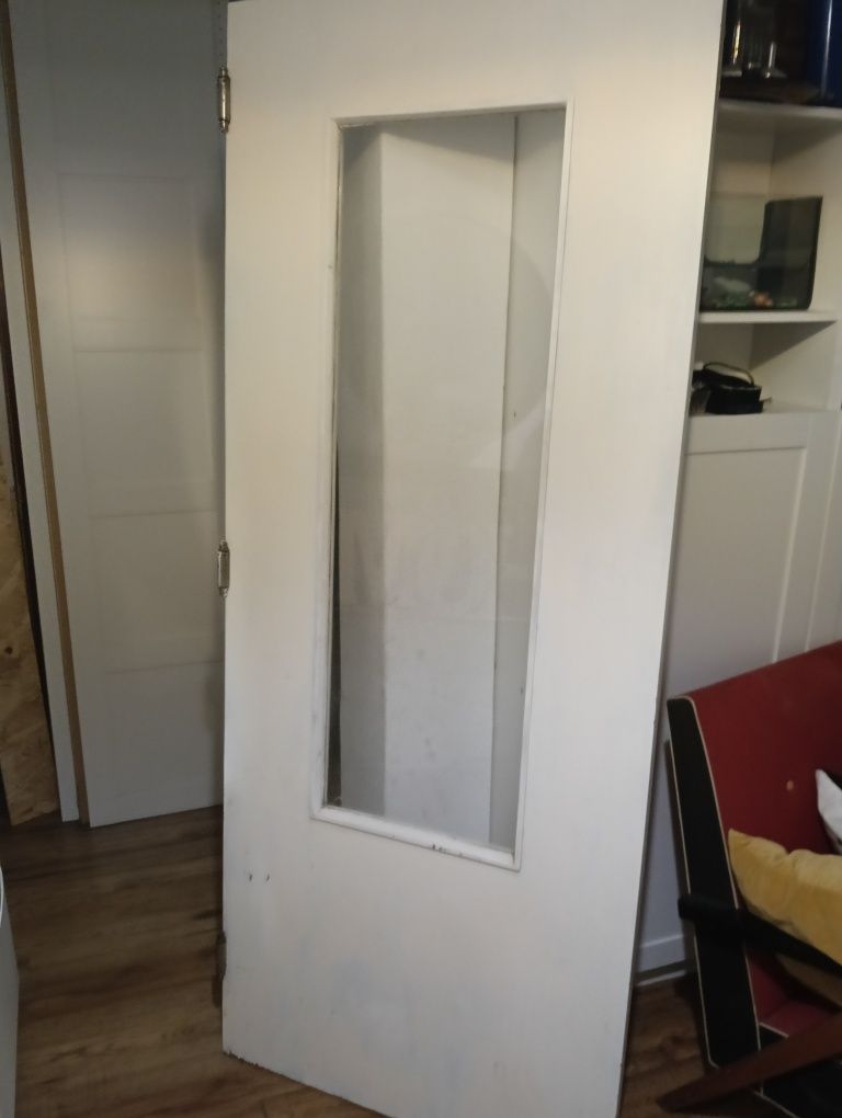 Porta com vidro no meio