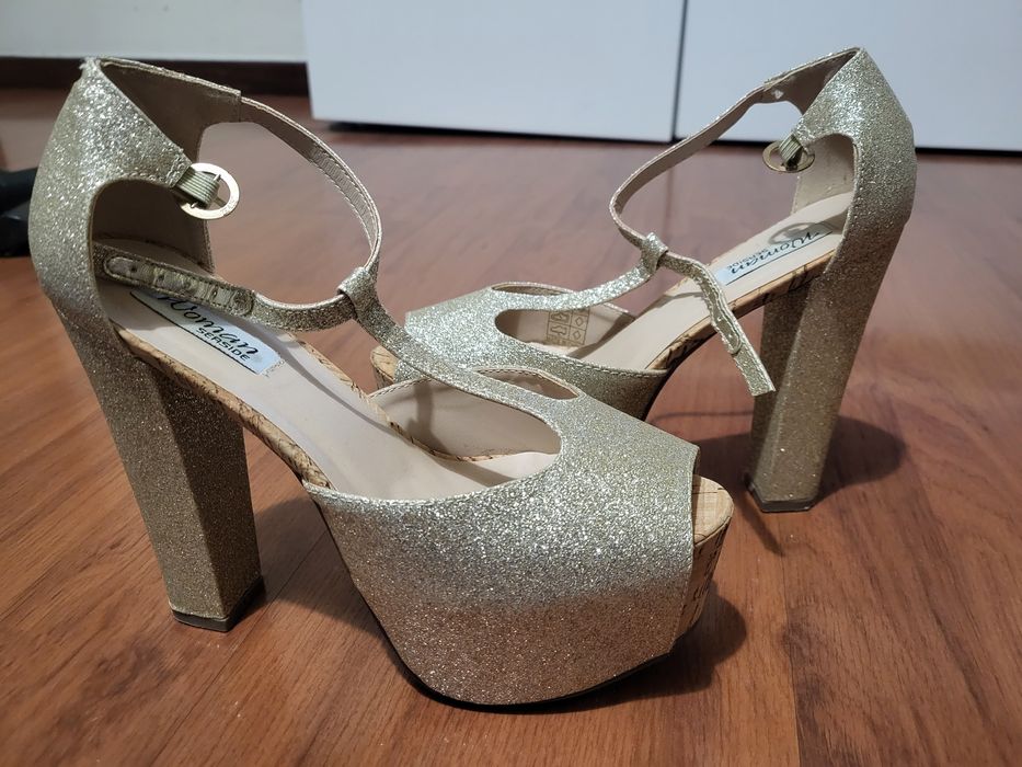 Sapatos tacão alto novos