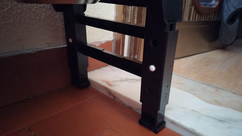 Comedouro regulável para cães porte médio/ grande em óptimo estado