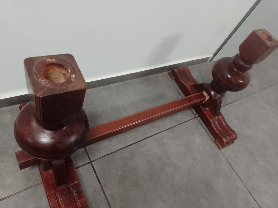 Sprzedam drewniane nogi do stołu.