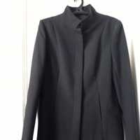 Строгое модное чёрное пальто и брюки