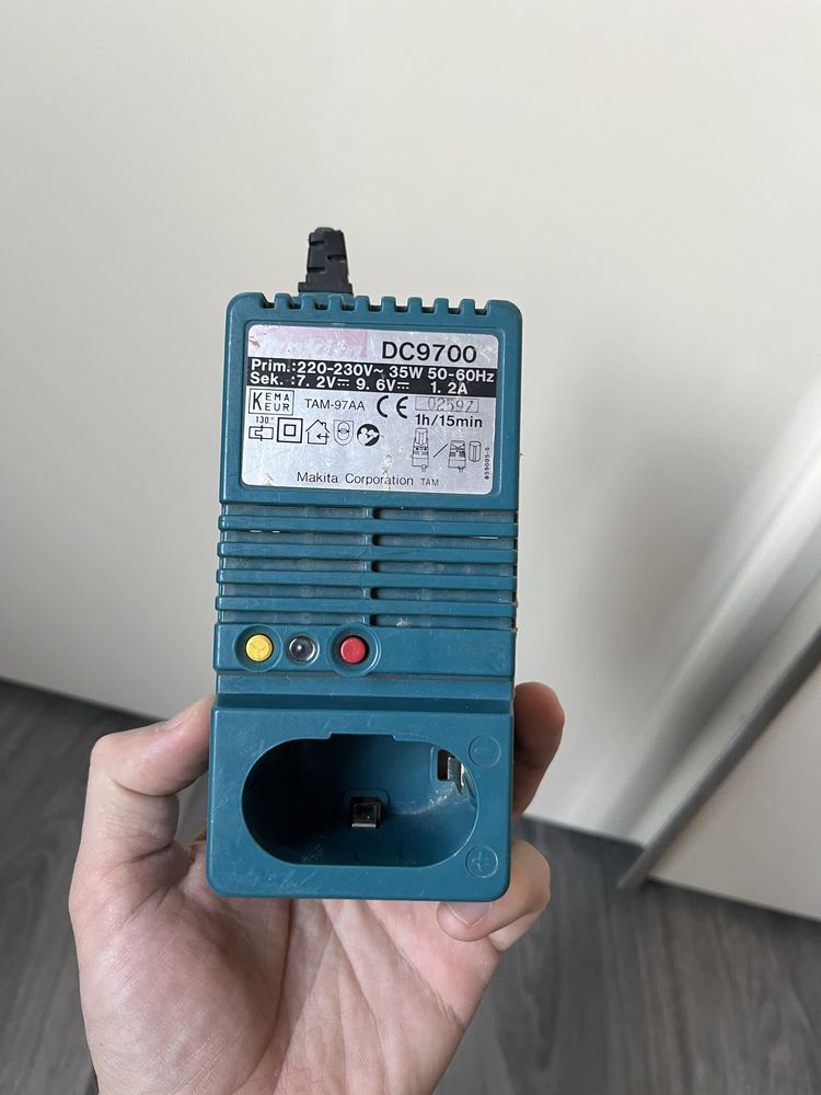 Зарядний пристрій Makita DC9700 7.2-9.6v