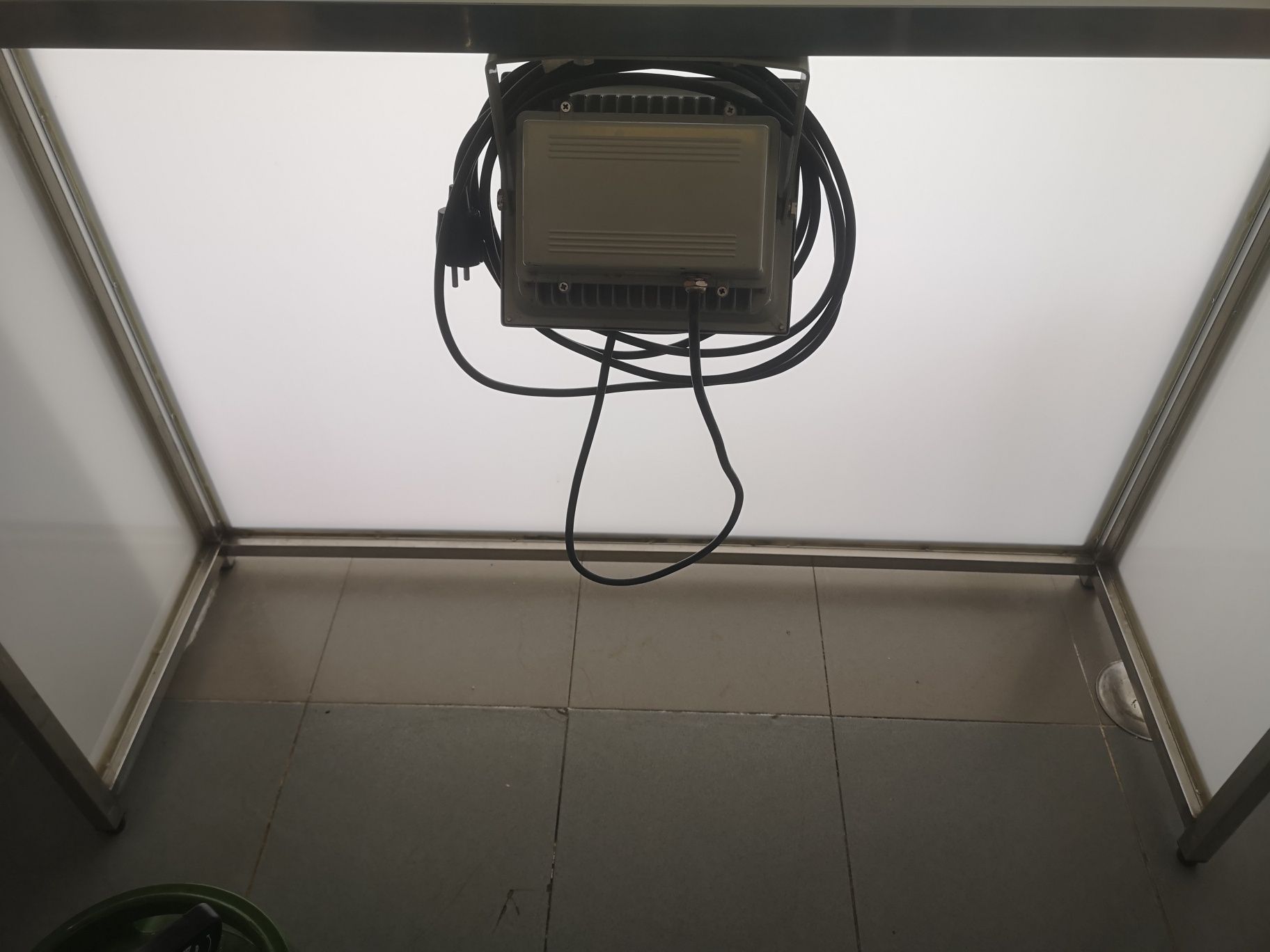 Balcão em inox com acrílicos
