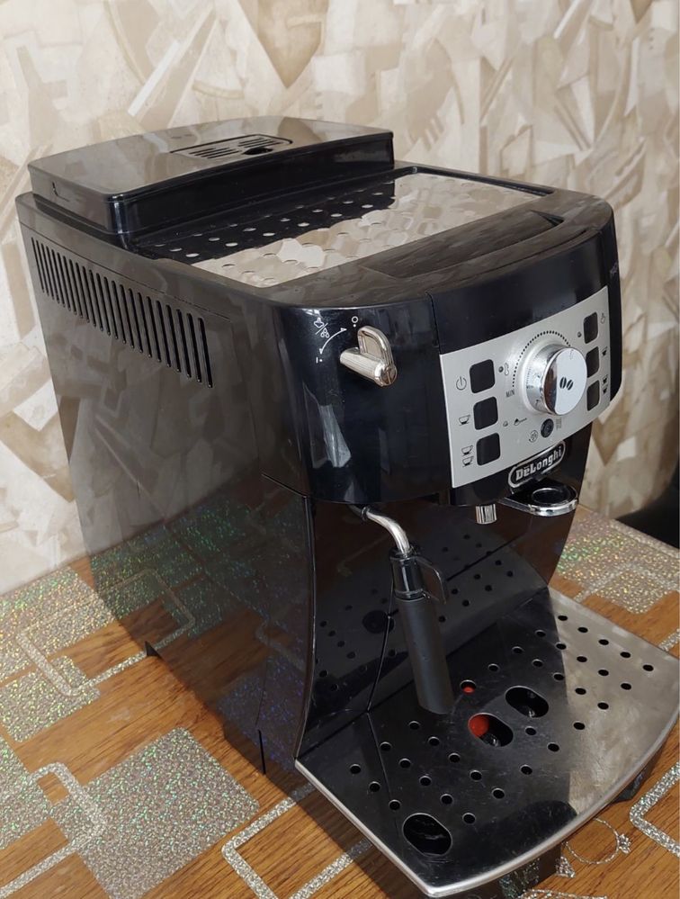 Кофемашина Delonghi  Magnifica S бу, в хорошем состоянии,